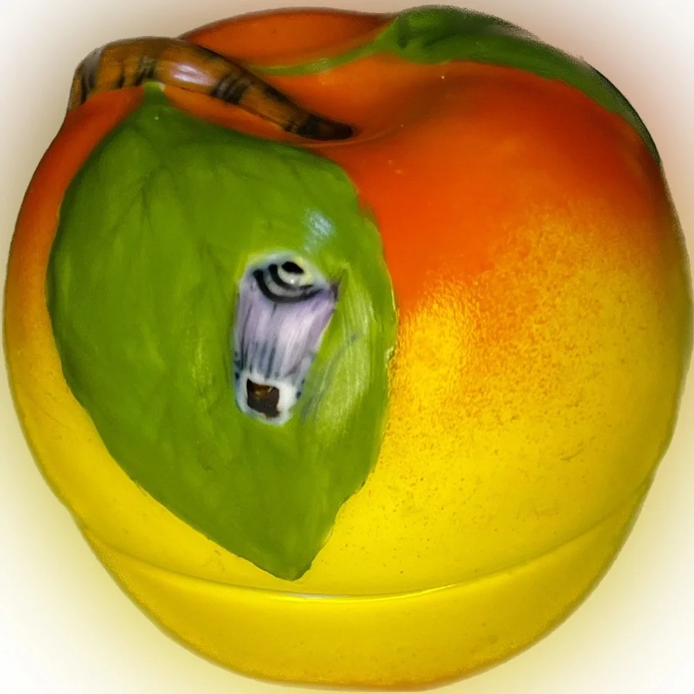 Vintage Metropolitan Museum of Art Ceramic Apple Trinket Box With Lid
